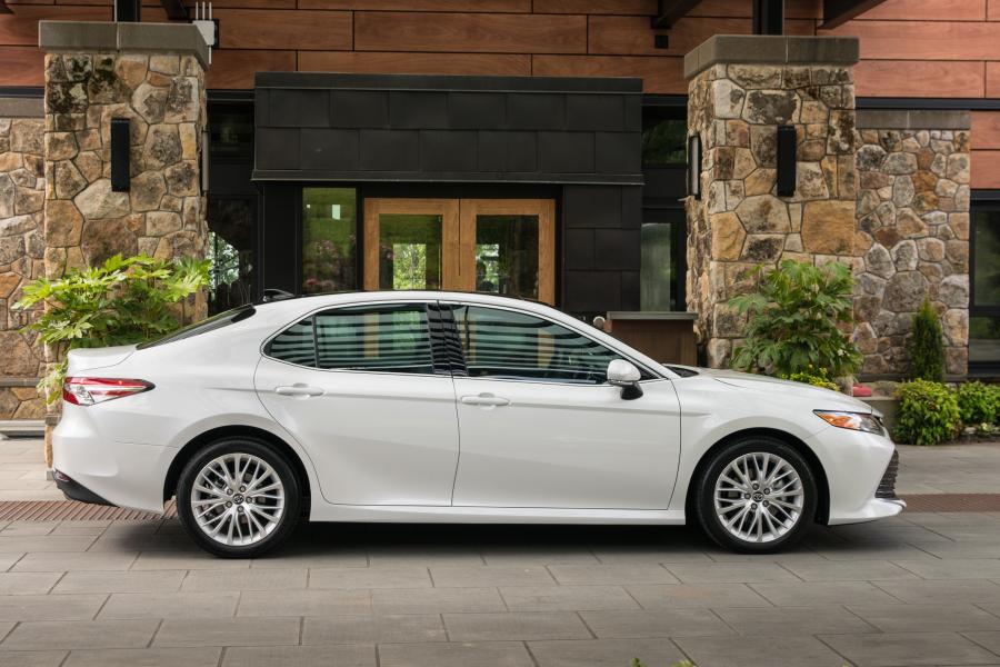  Toyota Camry XLE 2017 года  (NA) (фото 5 из 8)